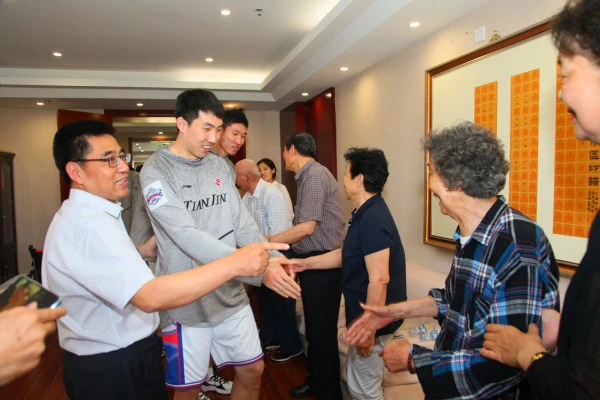 业余爱好者如何在有限时间内提升篮球优势_0